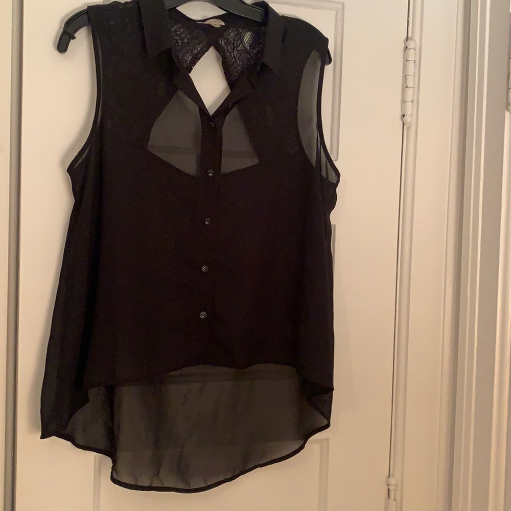 Blouse with open peep hole back
